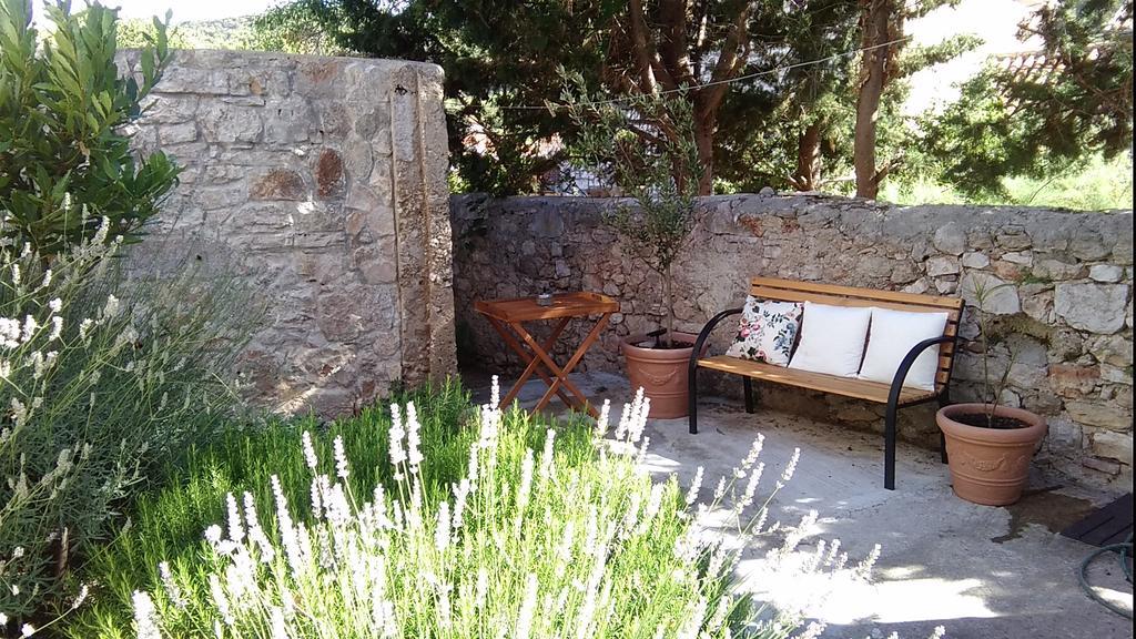Вилла D House Authentic Zlarin House, Relaxing Courtyard And Terrace Номер фото